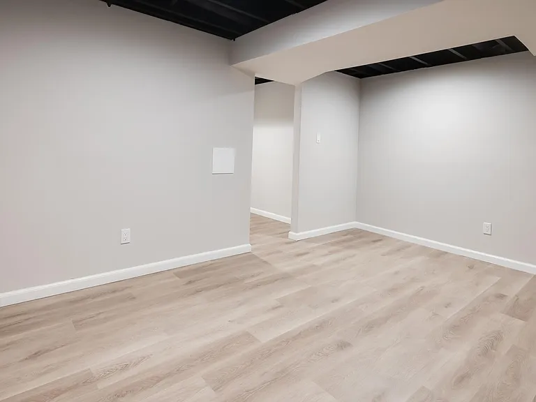 327 Royal Village Dr — Photo 42