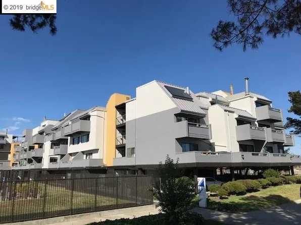3 Embarcadero W APT 228, Oakland, CA 94607