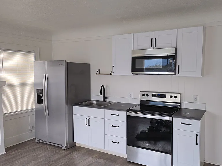 2627 Bay Ave #A — Photo 2