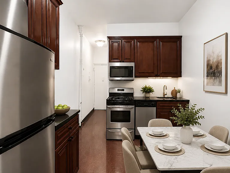 426 W 47th St #4B — Photo 8