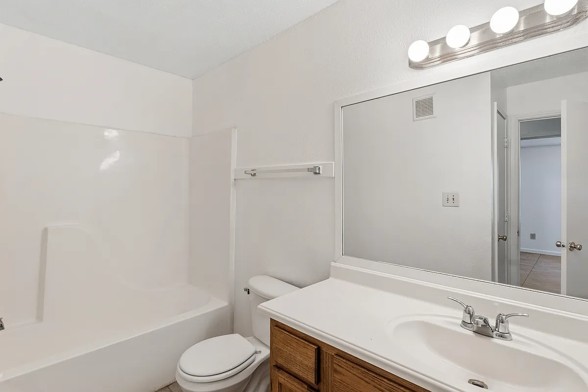 Building Photo - 359 E McLemore Ave #103