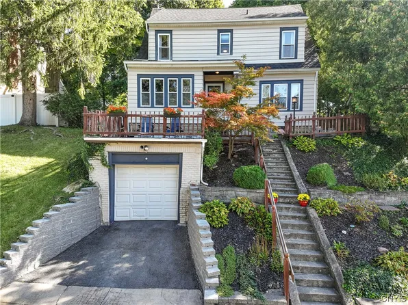 205 Carlton Rd, Syracuse, NY 13207