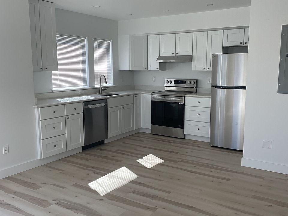 1st image of 117 NW Coast St #1