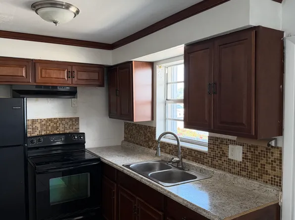 7401 Pines Blvd APT 109, Pembroke Pines, FL 33024