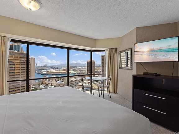 5th image of 1088 Bishop St APT 2204