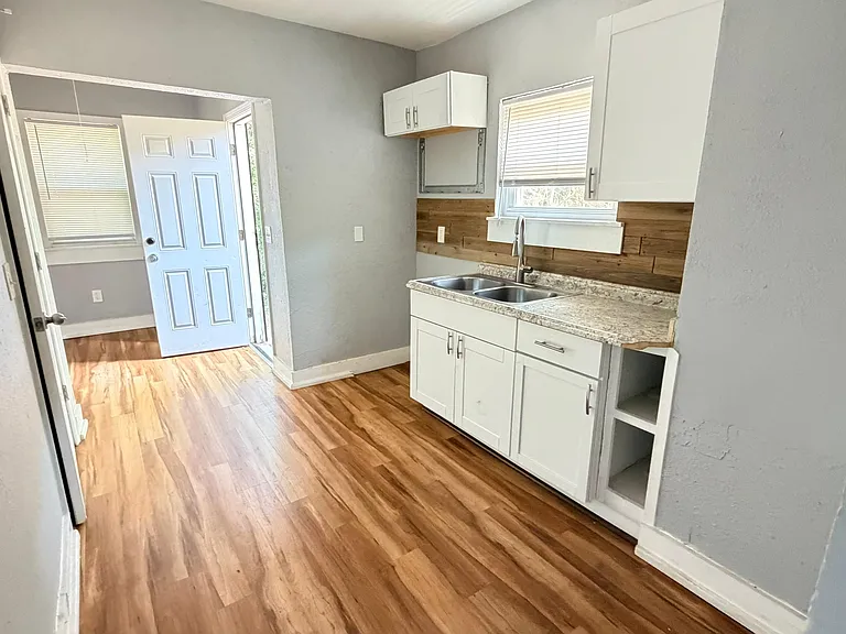 5629 Garfield Ave — Photo 6