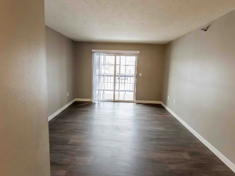 617 N Lewis Ave — Photo 7