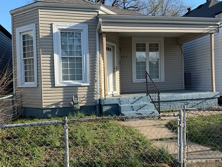 427 Montana Ave — Photo 2