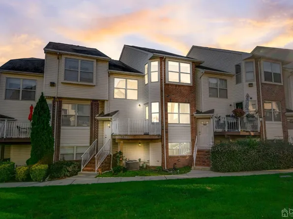 726 Harbortown Blvd, Perth Amboy, NJ 08861
