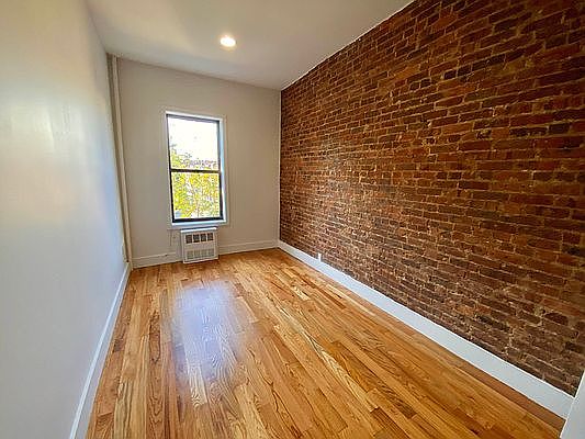 5th image of 1477 Bedford Ave #3R