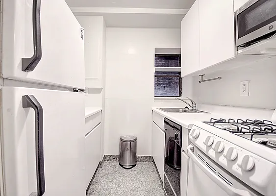 Rented by Urbane Brokerage | media 10