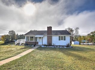 201 Locust St, Mt Carmel, TN 37645