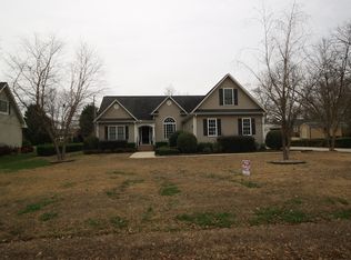 102 Inn Cir, Fountain Inn, SC 29644