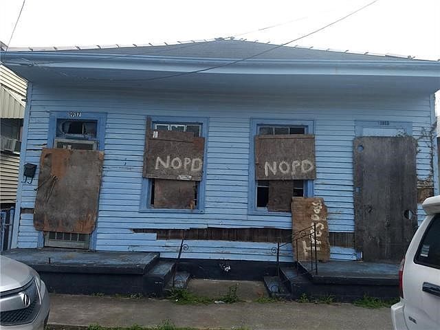 1st image of 1915 Allen St