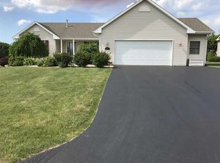 5414 Falcon Crest Dr, Machesney Park, IL 61115