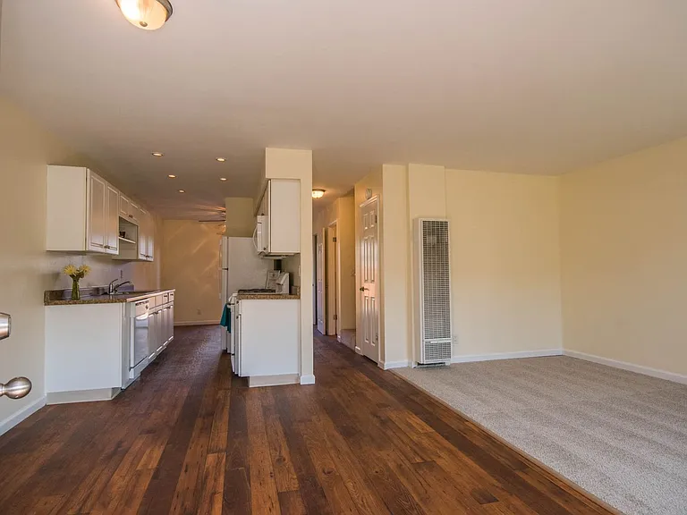 Breakwater Townhomes — Photo 11