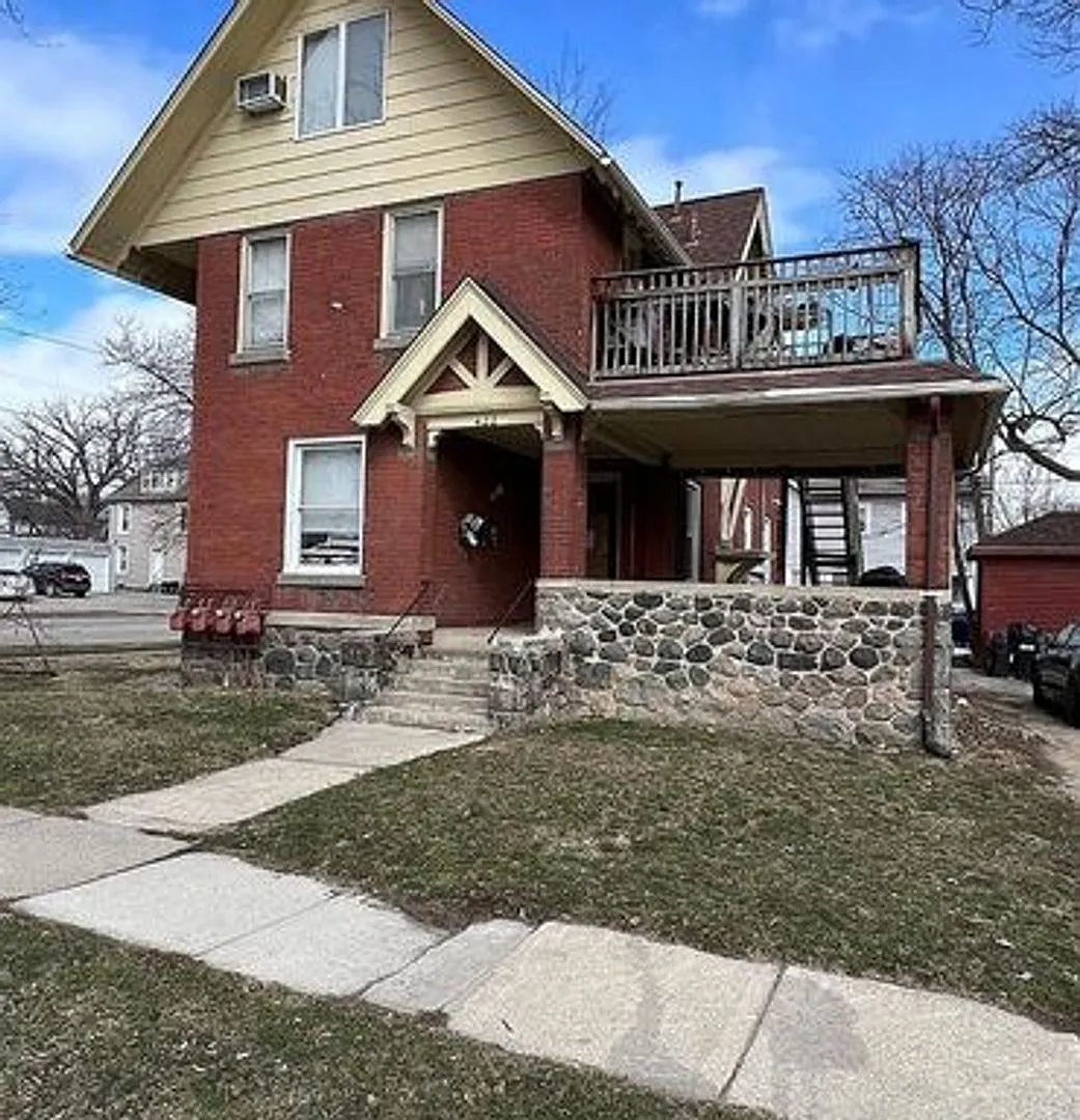 422 Pearl (YPF LLC) — Photo 1