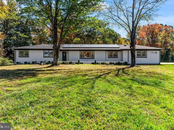 719 Manning Rd E, Accokeek, MD 20607