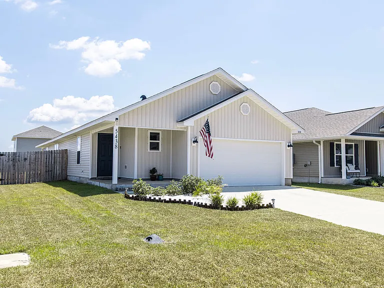 5438 Peach Dr — Photo 2
