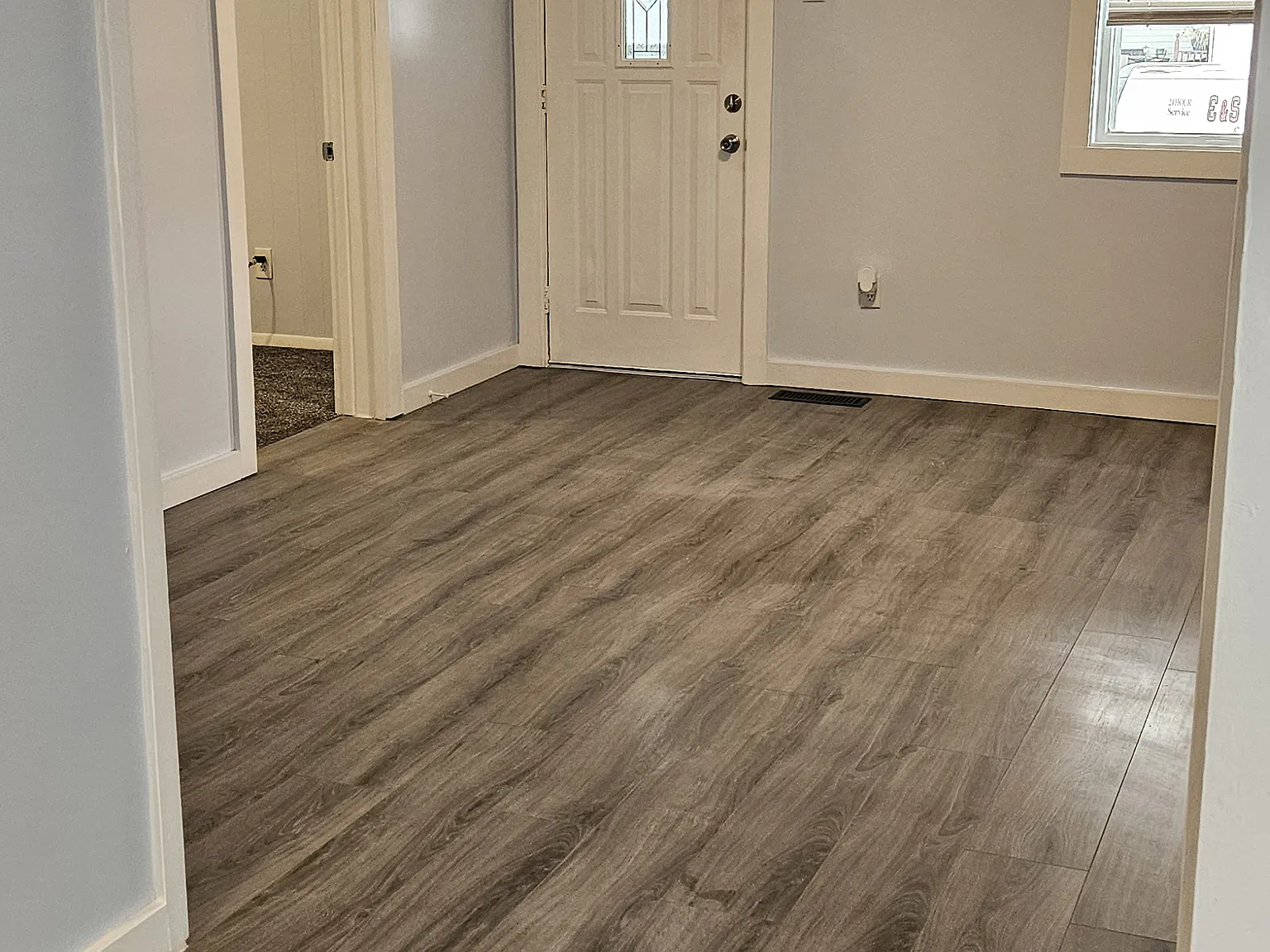 3 bed, 1.5 bath, 1469 sqft, $1,300 — Photo 2