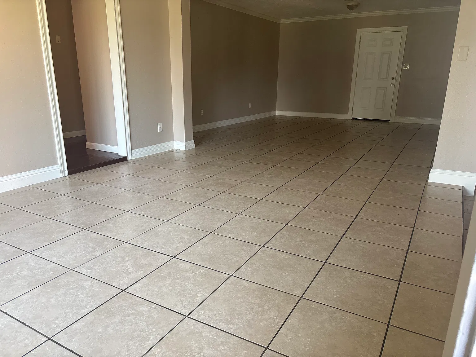 3 bed, $1,800 — Photo 4