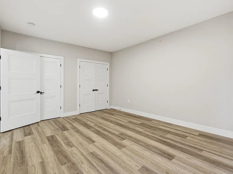 304 61st St #3B — Photo 9