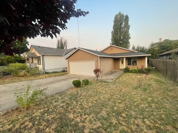1030 N 1st St, Woodburn, OR 97071