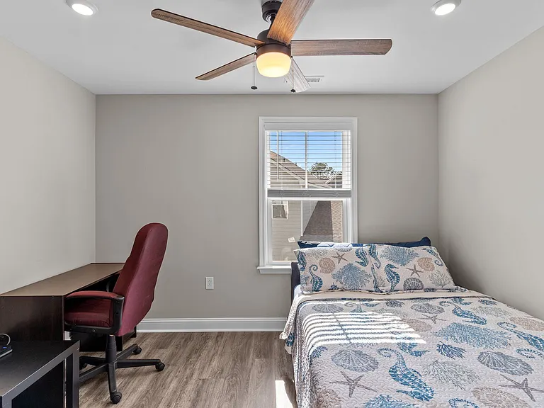 Upstairs Office/Bedroom #4