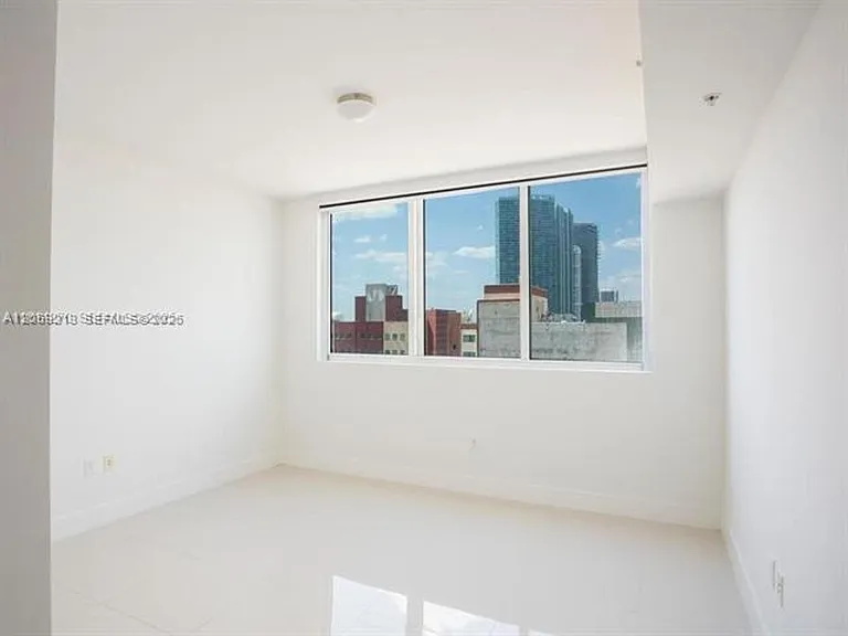 244 Biscayne Boulevard Mall #1002 — Photo 8