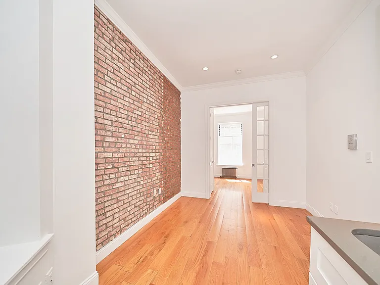 325 E 83rd St #1B — Photo 4