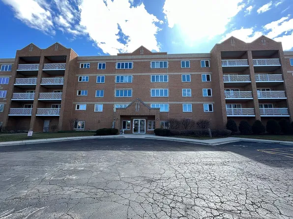 7450 N Waukegan Rd, Niles, IL 60714