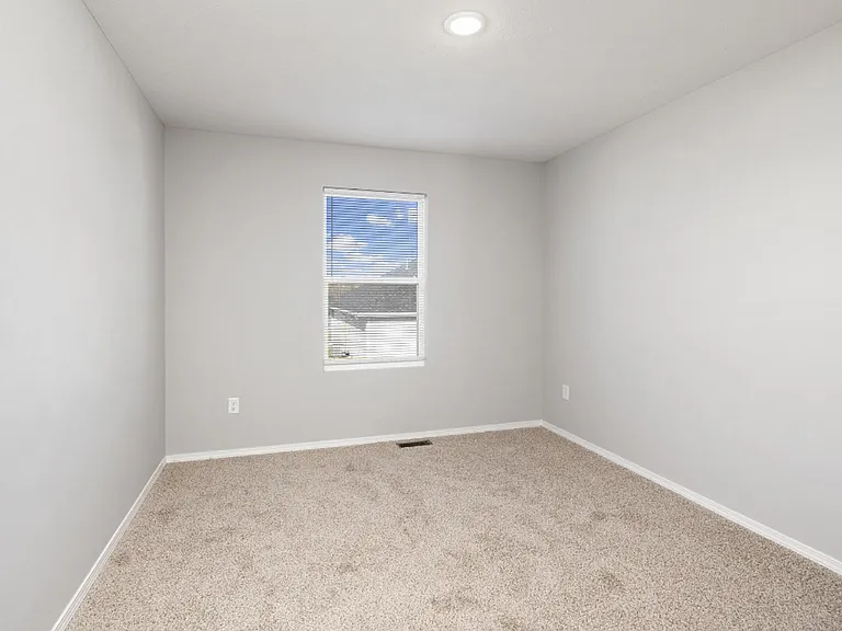 1105 Abbey St — Photo 11