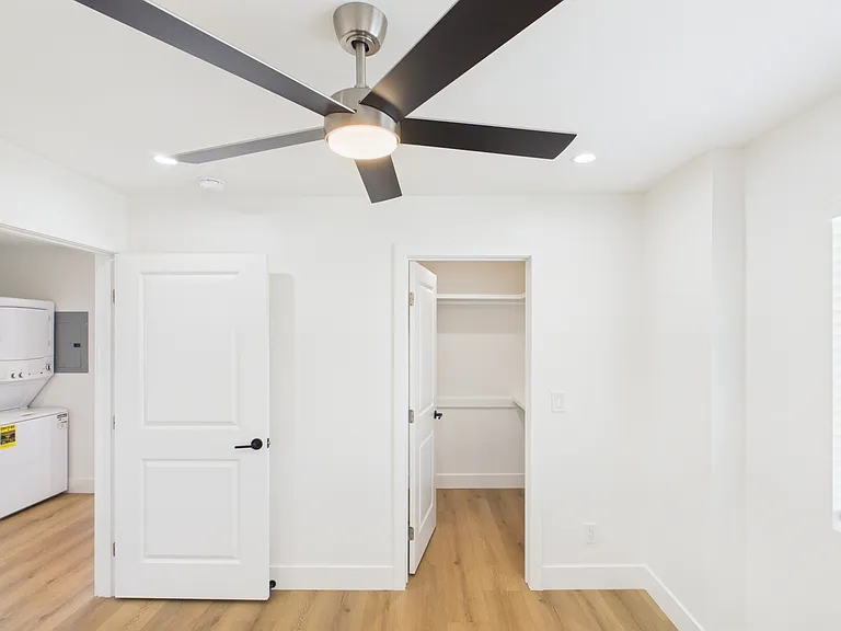 1126 W Redwood St — Photo 20