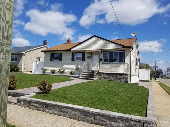 30 Chestnut St, Carteret, NJ 07008