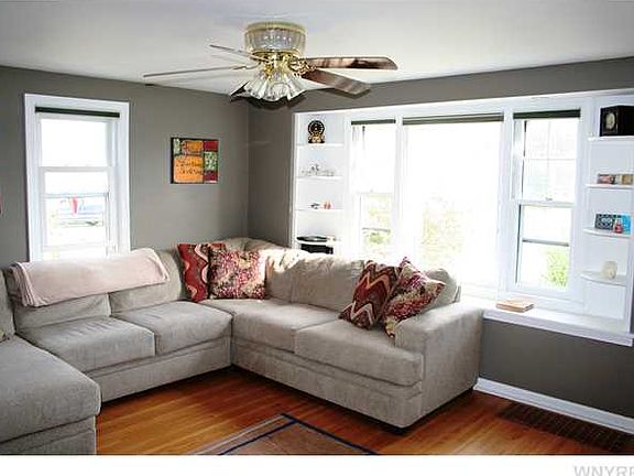 4th image of 121 Canterbury Ln