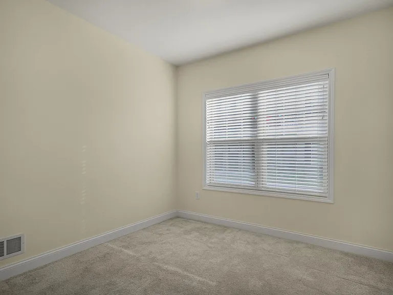 708 Creek Ln — Photo 17