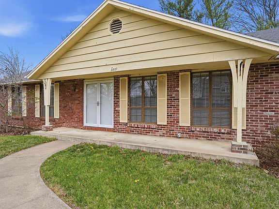 3rd image of 3801 Rollins Rd