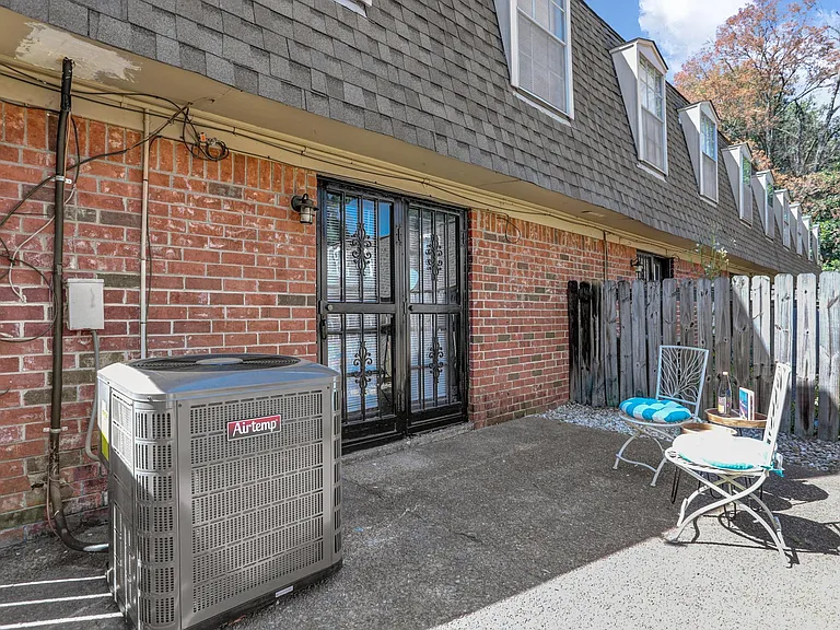 Rhodes Townhomes — Photo 31