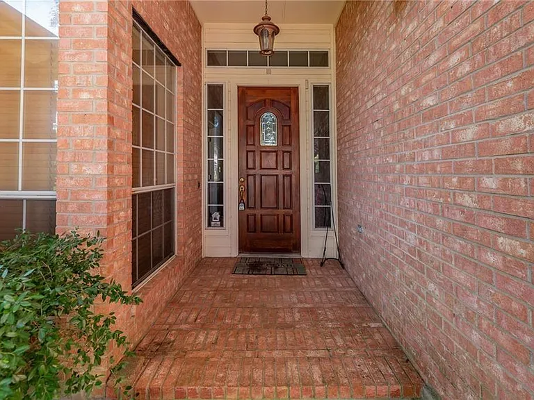 19313 Kennemer Dr — Photo 2