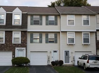 152 Meadow Gap Dr, Monroeville, PA 15146