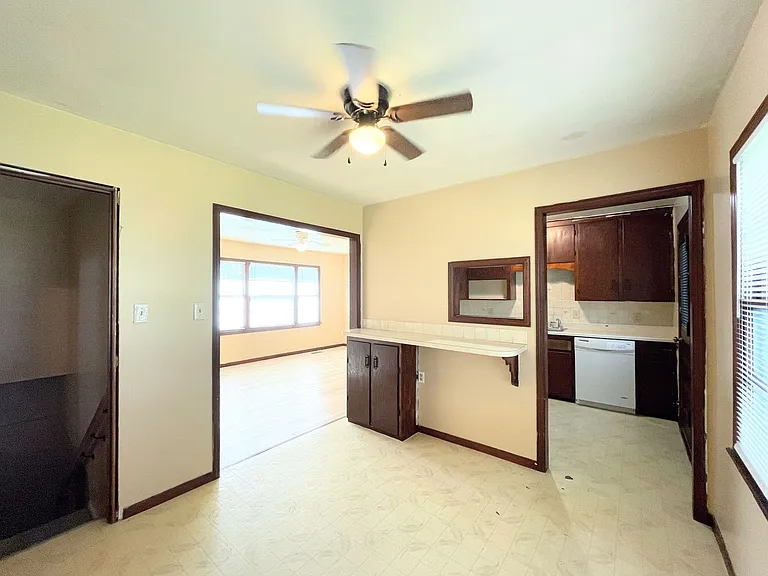 1427 N Harding Ave — Photo 6
