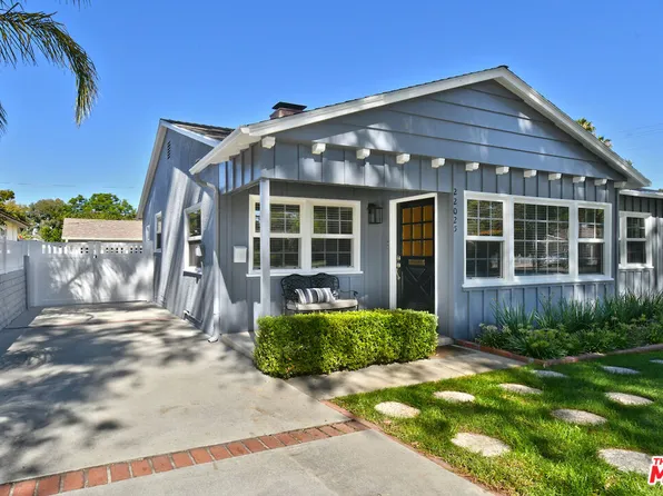 22025 De La Osa St, Woodland Hills, CA 91364