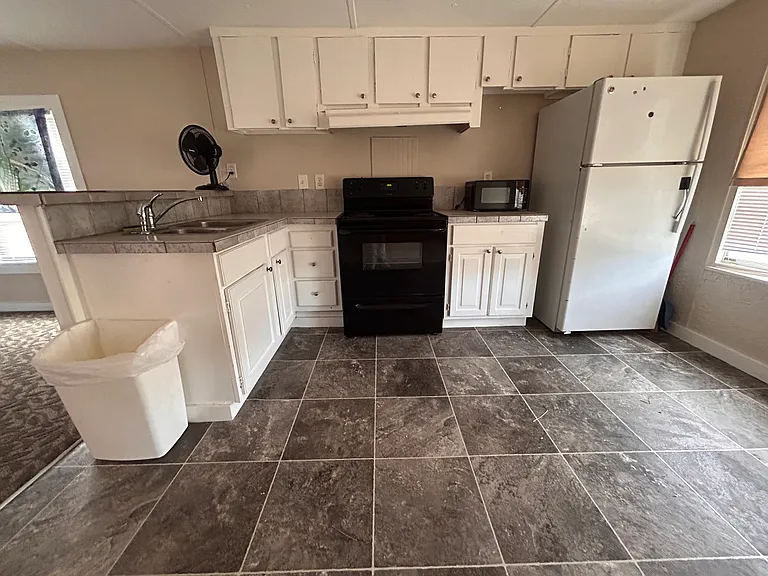 3630 Dixie Hwy NE #C-6 — Photo 1