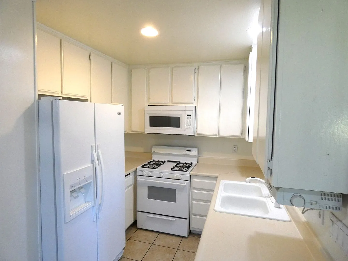 Knollwood Village Townhome in Orcutt — Photo 4