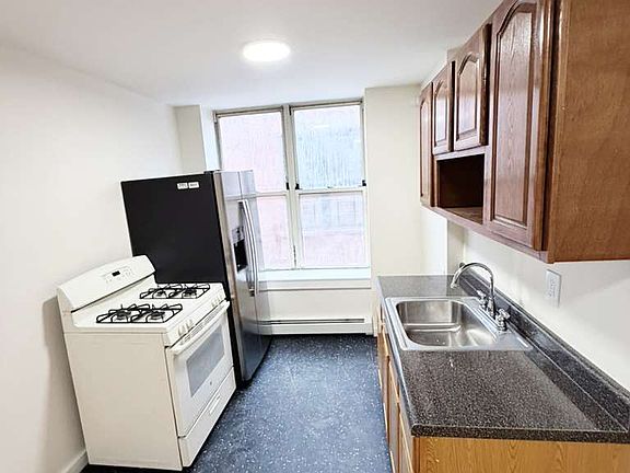 3rd image of 2230 Strauss St APT 2F