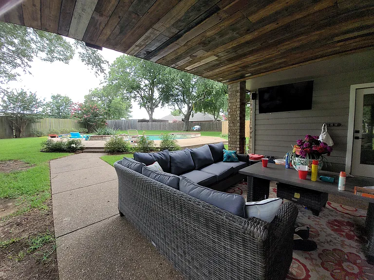 Middlefield Dr — Photo 15