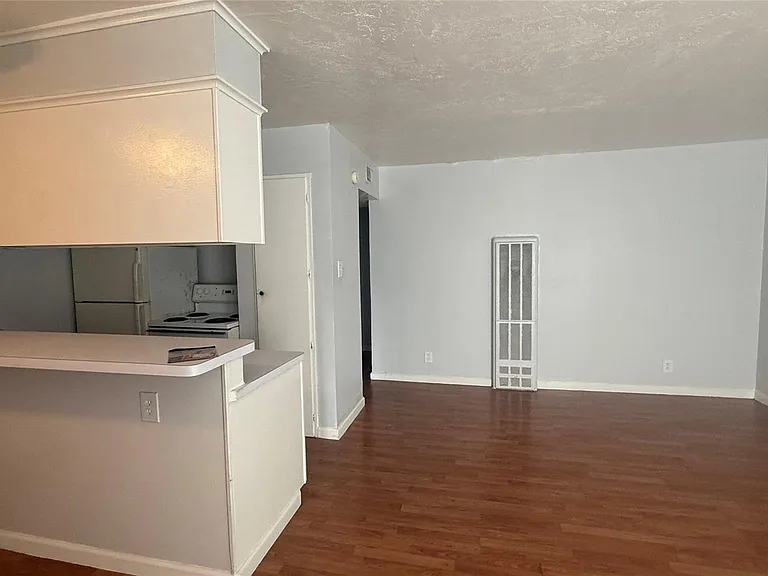 519 Branard St #10 — Photo 4