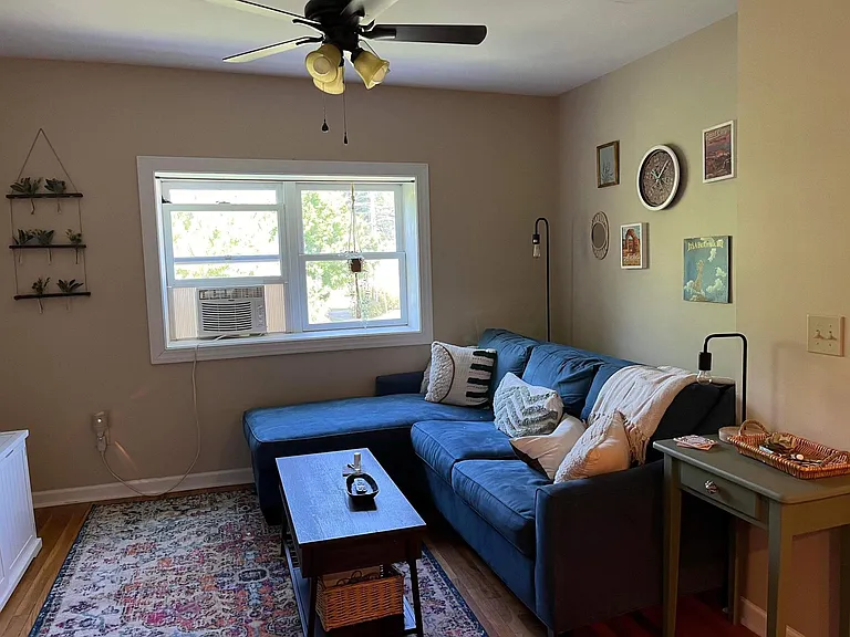 1089 W King St #2 — Photo 6