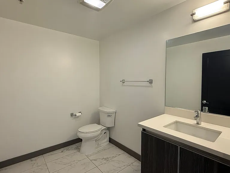 545 N Kenmore Ave — Photo 8