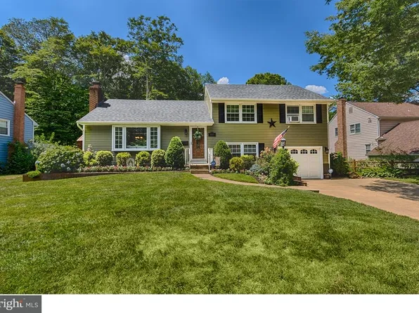 861 Waterford Dr, Delran, NJ 08075